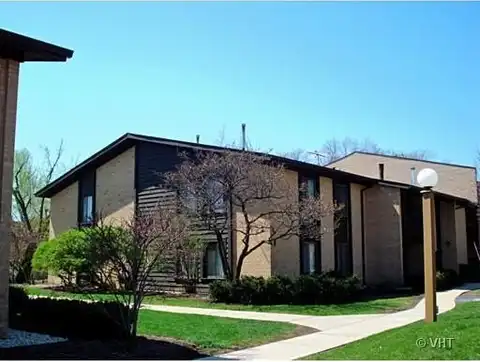 6157 KNOLLWAY Drive, Willowbrook, IL 60527