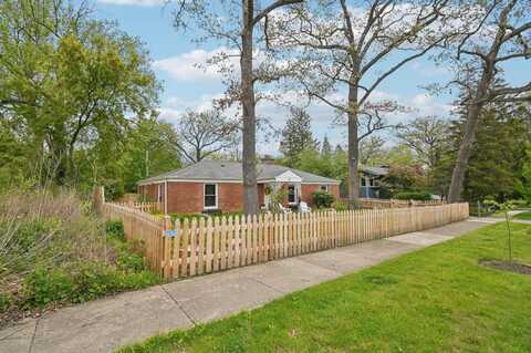 14 E Woodland Road, Lake Bluff, IL 60044