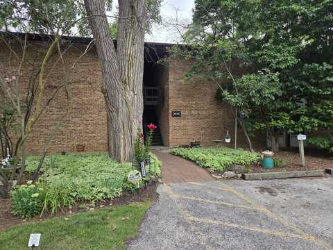 5522 E Lake Drive, Lisle, IL 60532