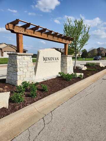 214 Slalom Court, Minooka, IL 60447