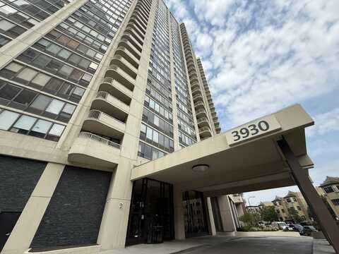 3930 N Pine Grove Avenue, Chicago, IL 60613