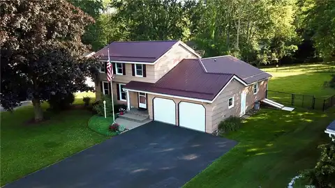 818 Tinker Tavern Road, Webster, NY 14580