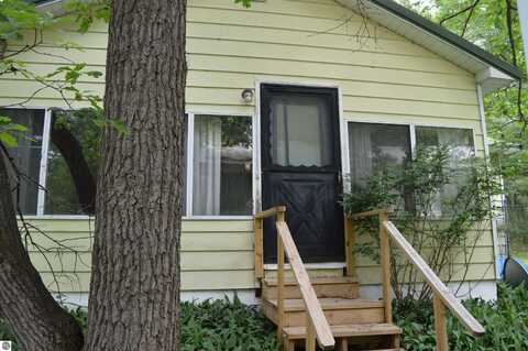 262 NE E BEAR LAKE ROAD, KALKASKA, MI 49646