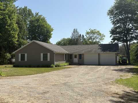 W9614 US-2 HWY, NAUBINWAY, MI 49762