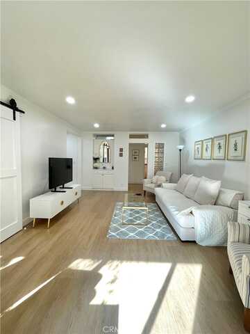 10600 Eastborne Avenue, Los Angeles, CA 90024