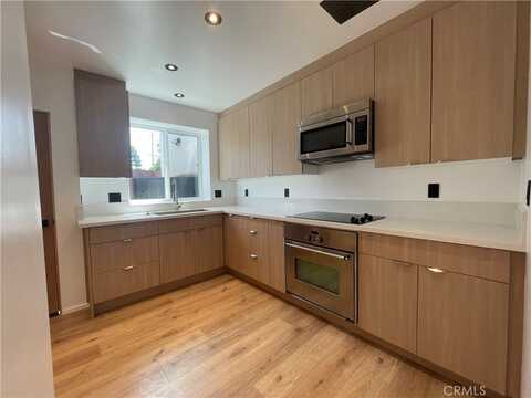 1713 W Alameda Avenue, Burbank, CA 91506