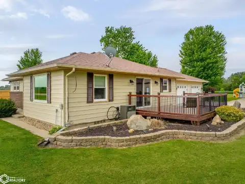 2805 Upper Greene Road, Marble Rock, IA 50653