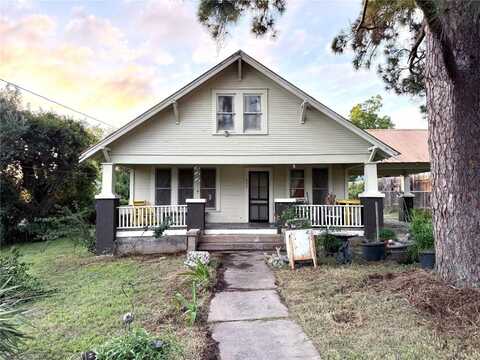 935 East Upper Line St, La Grange, TX 78945