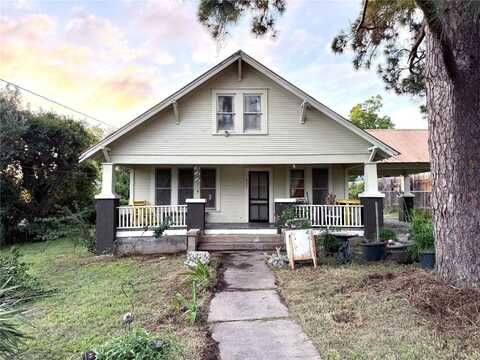 935 East Upper Line St, La Grange, TX 78945