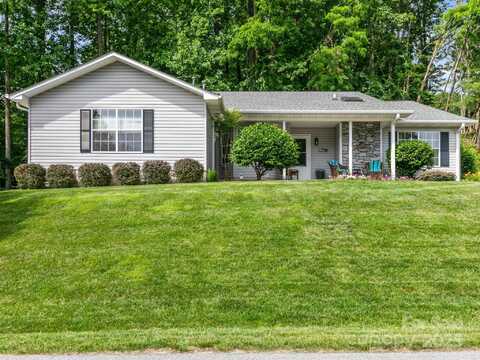 670 New Village Drive, Hendersonville, NC 28791
