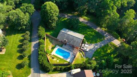 6108 Gold Creek Estate Drive, Hickory, NC 28601