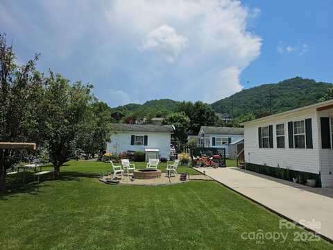 37 Strollers Lane, Waynesville, NC 28785