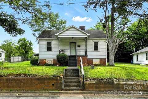 450 1st Street SE, Hickory, NC 28602