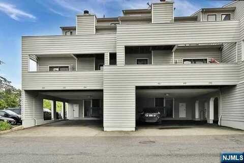 833 TOPSAIL Lane 833, Secaucus, NJ 07094