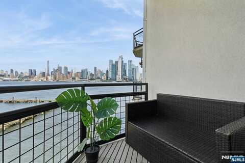 600 Harbor Boulevard 973/975, Weehawken, NJ 07086
