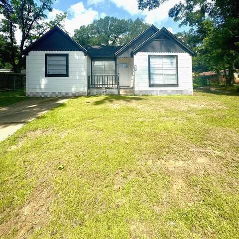 221 N Sanders, Nacogdoches, TX 75964
