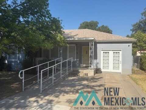 905 N Alameda Street, Carlsbad, NM 88220