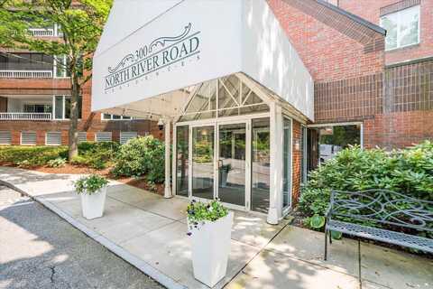 300 River Road, Manchester, NH 03104