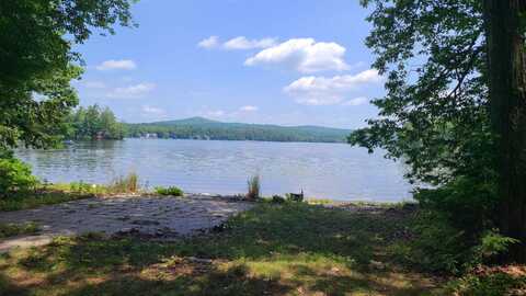 10 Crescent Drive, Barnstead, NH 03225