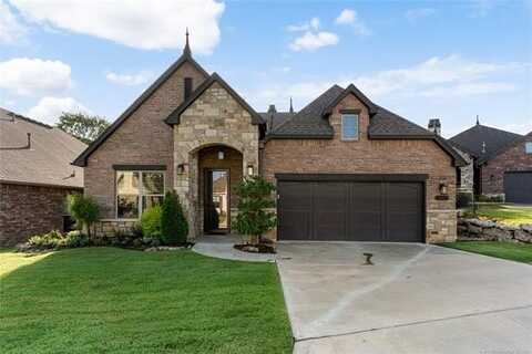 3735 S Redwood Drive, Broken Arrow, OK 74011