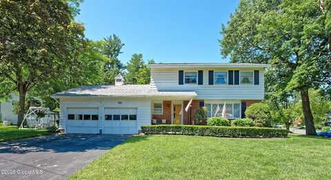 8 Woodland Drive, Colonie, NY 12309