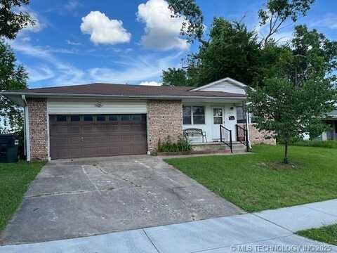 1011 N Dogwood Street, Owasso, OK 74055
