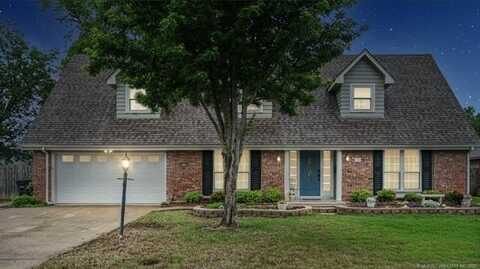 4721 S Irvington Place, Tulsa, OK 74135