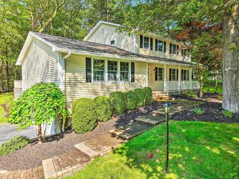 14 Inverness Road, Trumbull, CT 06611