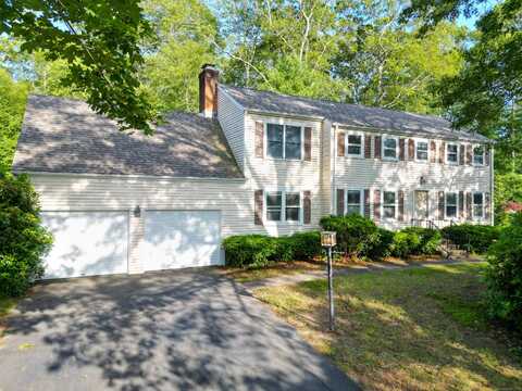 22 Trumbull Road, Waterford, CT 06385