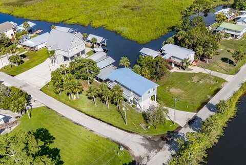 12 218th St, Suwannee, FL 32680