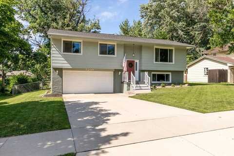 7209 Ridgemont Drive, Urbandale, IA 50322