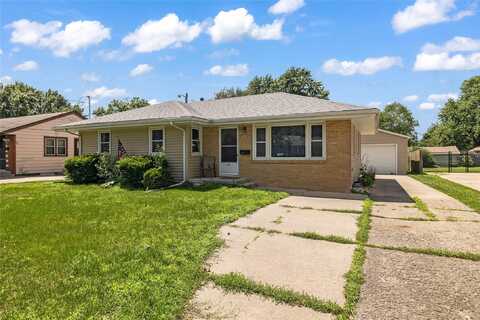 1916 E 27th Court, Des Moines, IA 50317