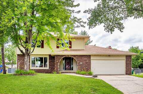 1051 Marcourt Lane, West Des Moines, IA 50266