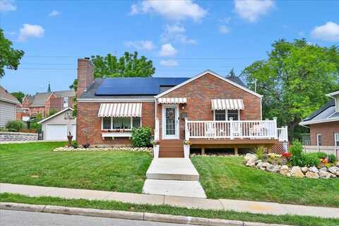 2225 Green, Dubuque, IA 52001