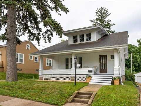 1537 Irving, Dubuque, IA 52001