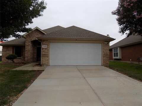 7240 Welshman Drive, Fort Worth, TX 76137