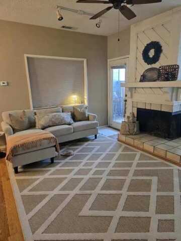 2100 Randy Snow Road, Arlington, TX 76011