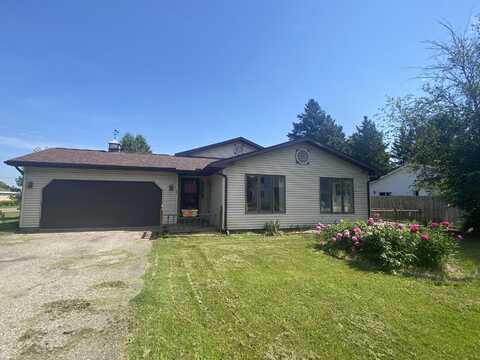 1109 Mann DR, Muir, MI 49783