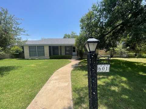 601 S Arnold Street, Lampasas, TX 76550