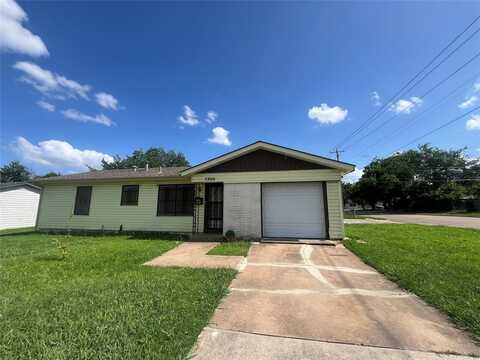 5300 Ira Street N, Haltom City, TX 76117