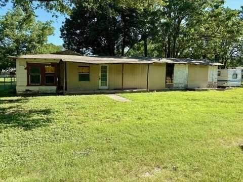 304 W Kentucky Street, Chico, TX 76431