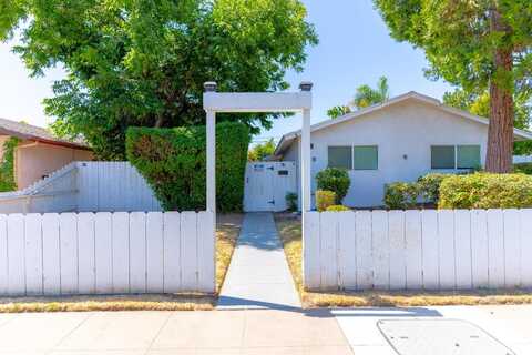 2922 Gettysburg Avenue E, Fresno, CA 93726