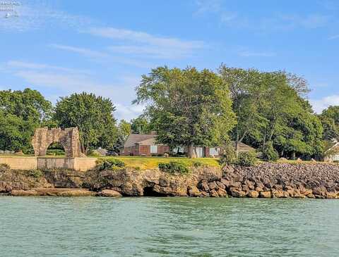 4520 E Cliff Road, Port Clinton, OH 43452