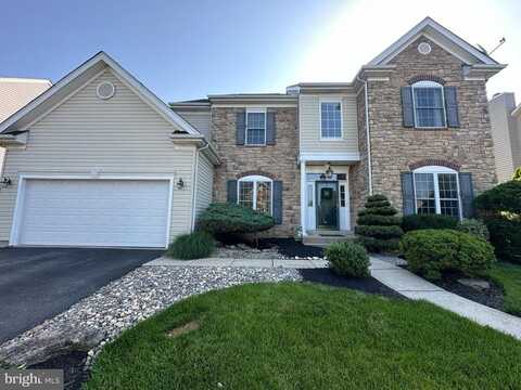 1989 STRATHMORE DRIVE, MACUNGIE, PA 18062
