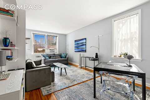 310 West 55th Street, New York, NY 10019