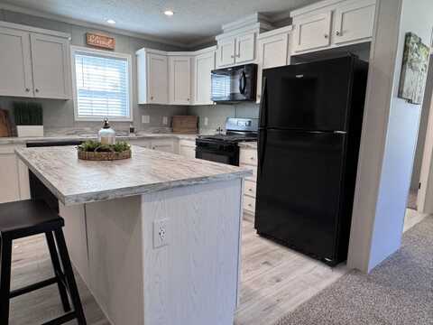 1249 E McDevitt Ave, Jackson, MI 49203