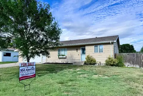 1013 N Hartford Ave, Norton, KS 67654