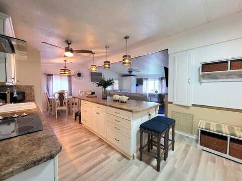 5874 Camelot Dr N, Sarasota, FL 34233