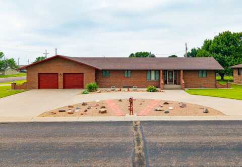 303 Elm Ave, Oakley, KS 67748