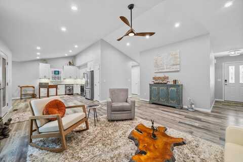 7 OAK VIEW DR, STAUNTON, VA 24401